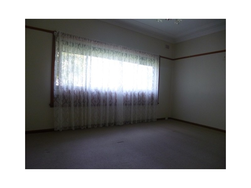 11 Ballandella Road, Toongabbie NSW 2146