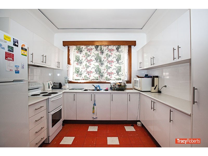 18 Andrews Ave, Toongabbie NSW 2146