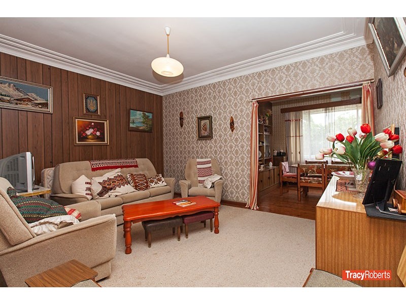 18 Andrews Ave, Toongabbie NSW 2146