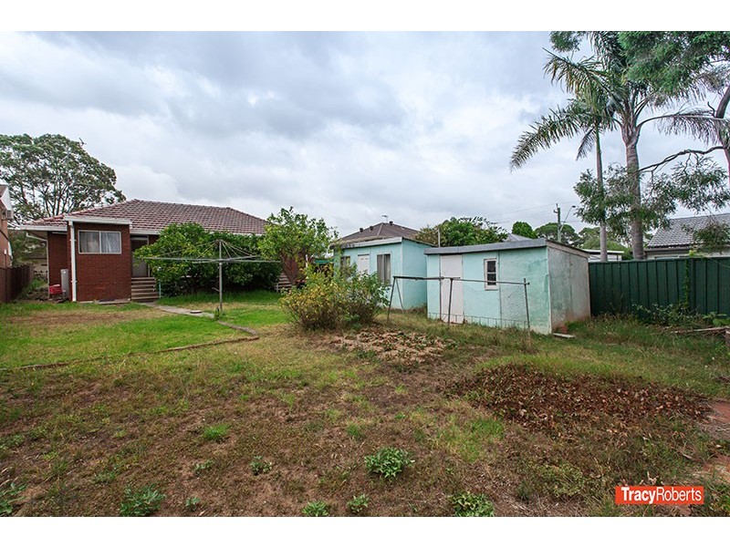 18 Andrews Ave, Toongabbie NSW 2146
