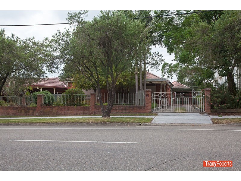 11 Ballandella Rd, Toongabbie NSW 2146