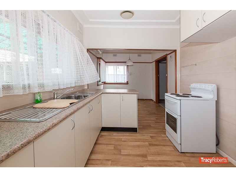 11 Ballandella Rd, Toongabbie NSW 2146