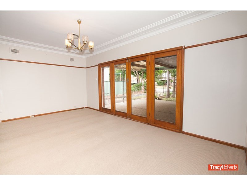 11 Ballandella Rd, Toongabbie NSW 2146