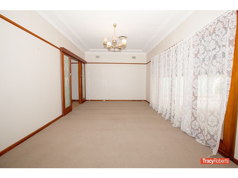 11 Ballandella Rd, Toongabbie NSW 2146
