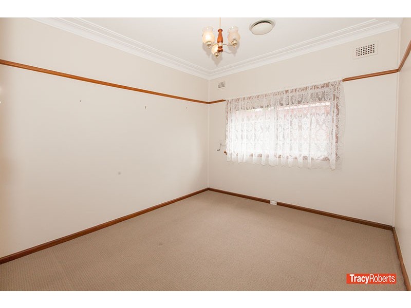 11 Ballandella Rd, Toongabbie NSW 2146