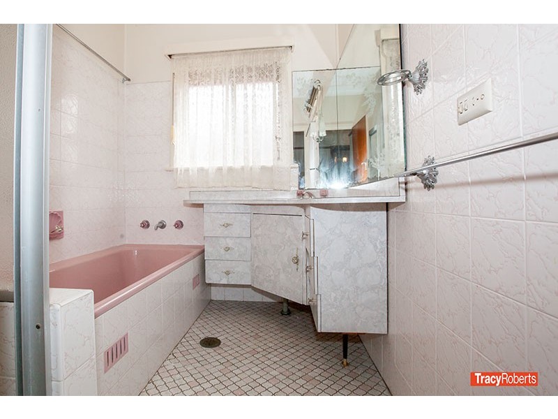 11 Ballandella Rd, Toongabbie NSW 2146