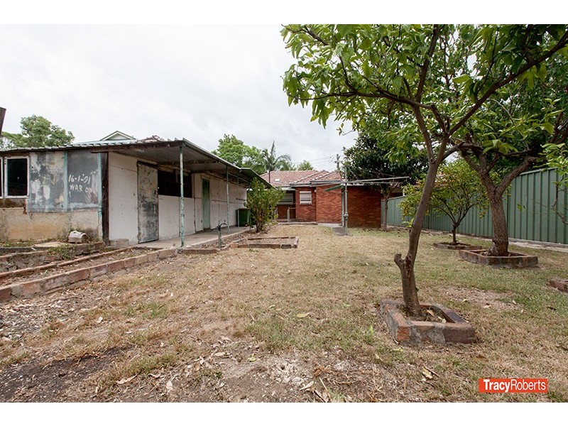 11 Ballandella Rd, Toongabbie NSW 2146
