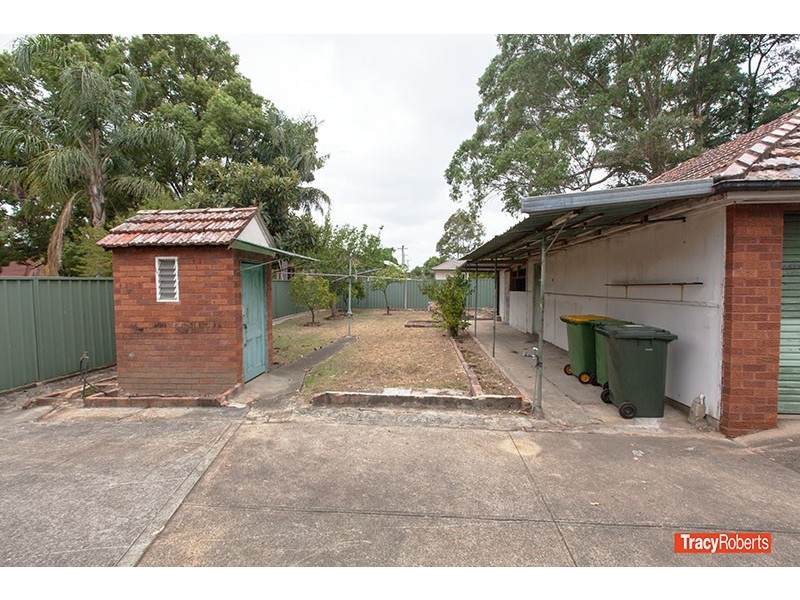 11 Ballandella Rd, Toongabbie NSW 2146