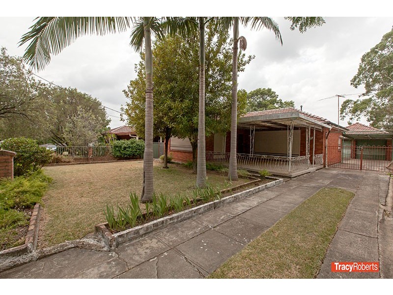 11 Ballandella Rd, Toongabbie NSW 2146