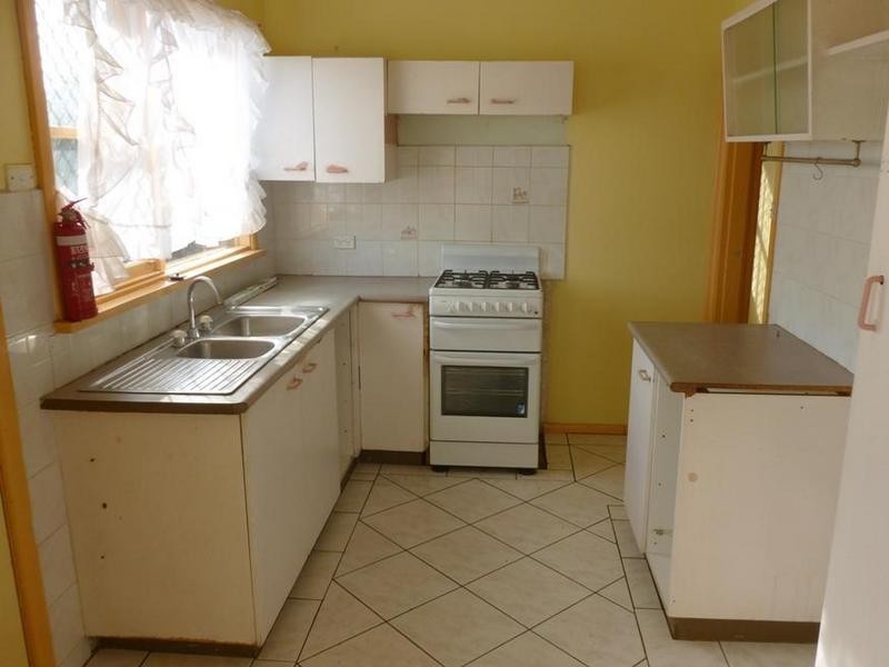 10 Hazel St, Girraween NSW 2145