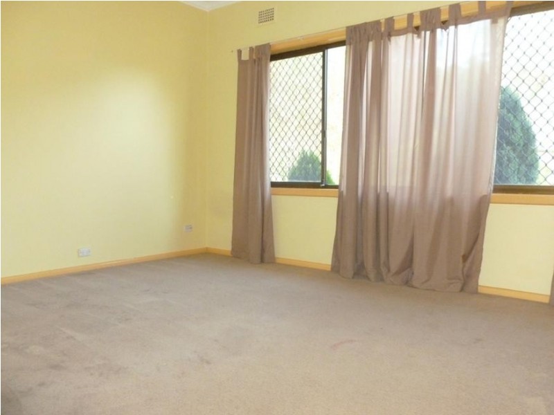 10 Hazel St, Girraween NSW 2145