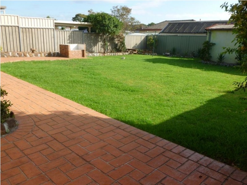 10 Hazel St, Girraween NSW 2145