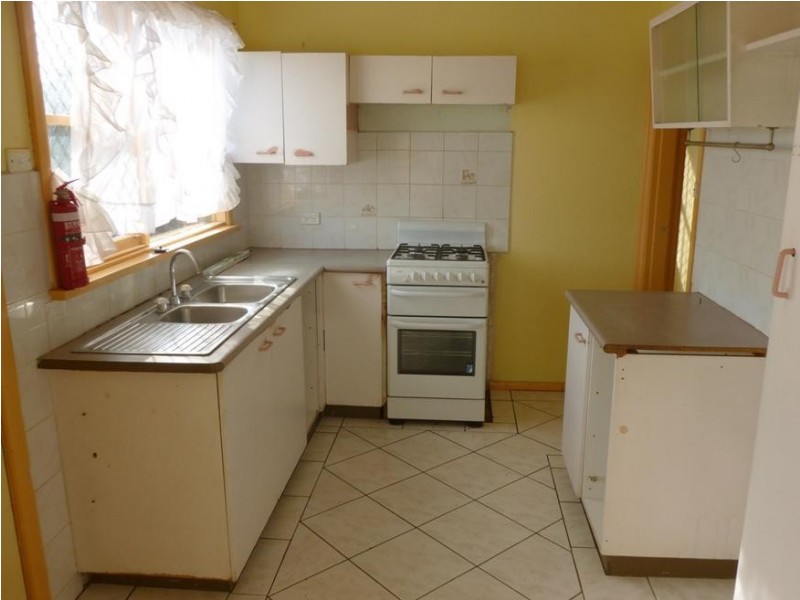10 Hazel St, Girraween NSW 2145