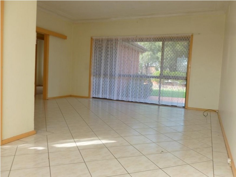 10 Hazel St, Girraween NSW 2145