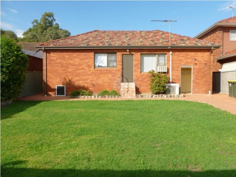 10 Hazel St, Girraween NSW 2145