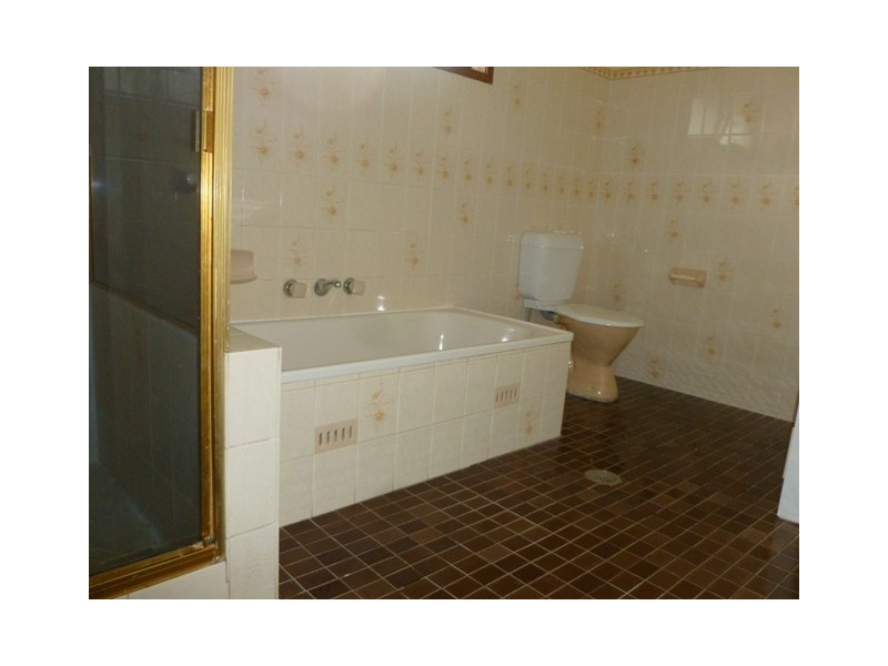 72 Vancouver Ave, Toongabbie NSW 2146