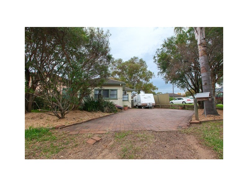 6 Flamingo Pl, Pendle Hill NSW 2145