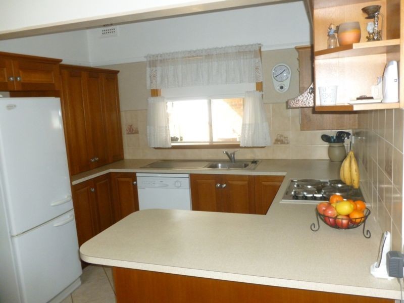 8 Bando Rd, Girraween NSW 2145