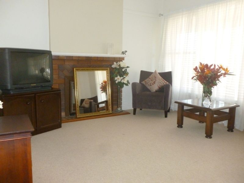 8 Bando Rd, Girraween NSW 2145