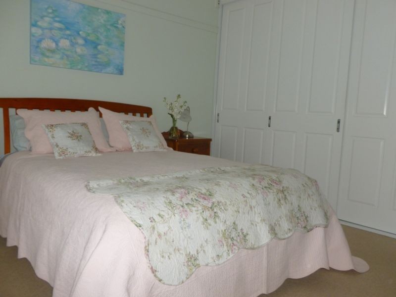 8 Bando Rd, Girraween NSW 2145