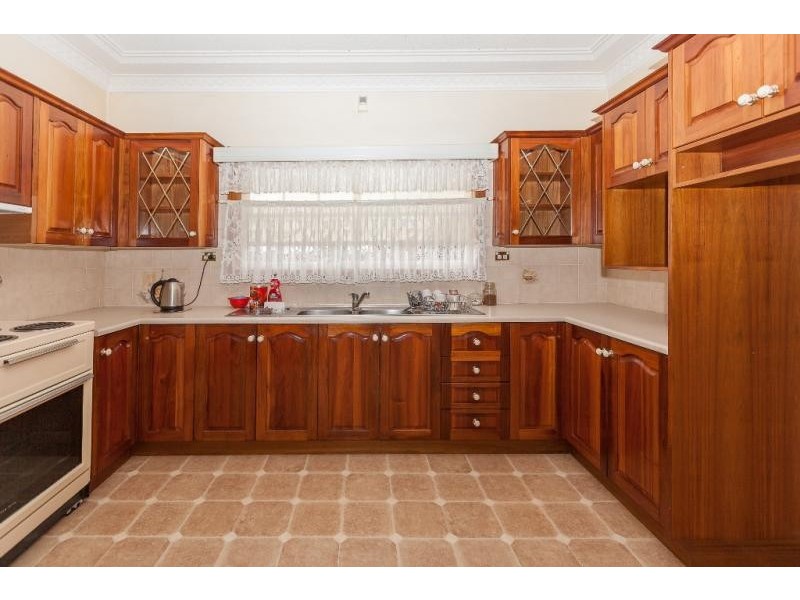 38 Lyle St, Girraween NSW 2145