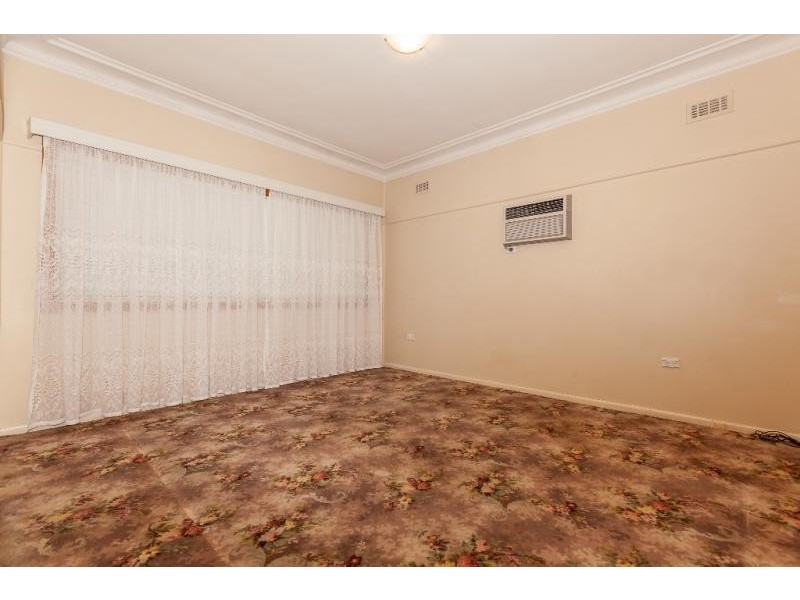 38 Lyle St, Girraween NSW 2145