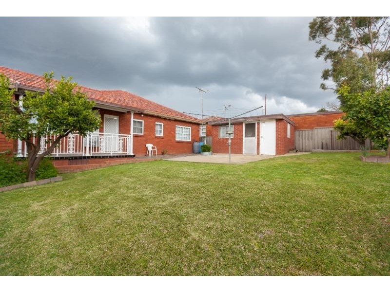 38 Lyle St, Girraween NSW 2145
