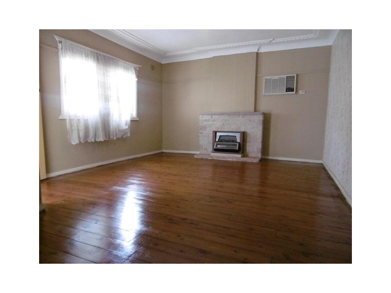 76 Hilltop Rd, Merrylands NSW 2160