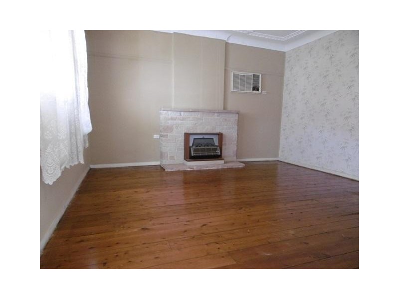 76 Hilltop Rd, Merrylands NSW 2160