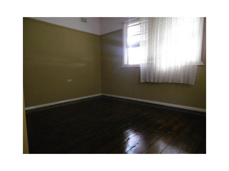 76 Hilltop Rd, Merrylands NSW 2160