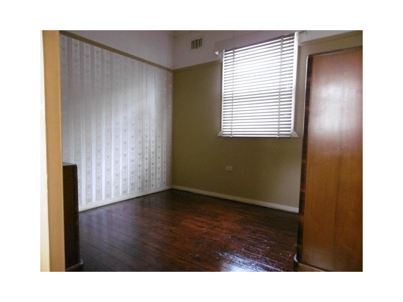 76 Hilltop Rd, Merrylands NSW 2160