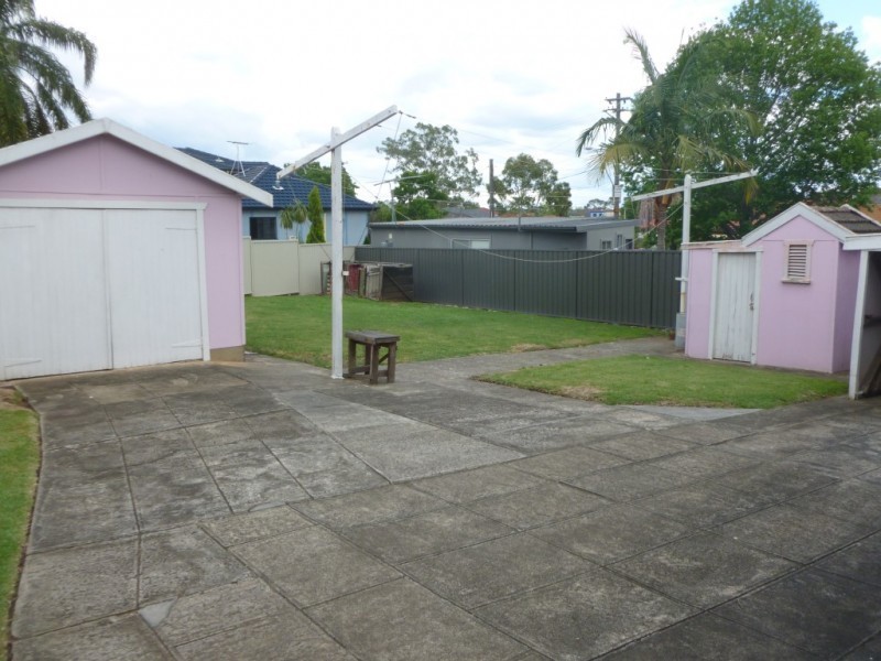 76 Hilltop Rd, Merrylands NSW 2160