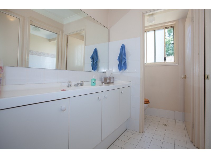 2A Binya St, Pendle Hill NSW 2145