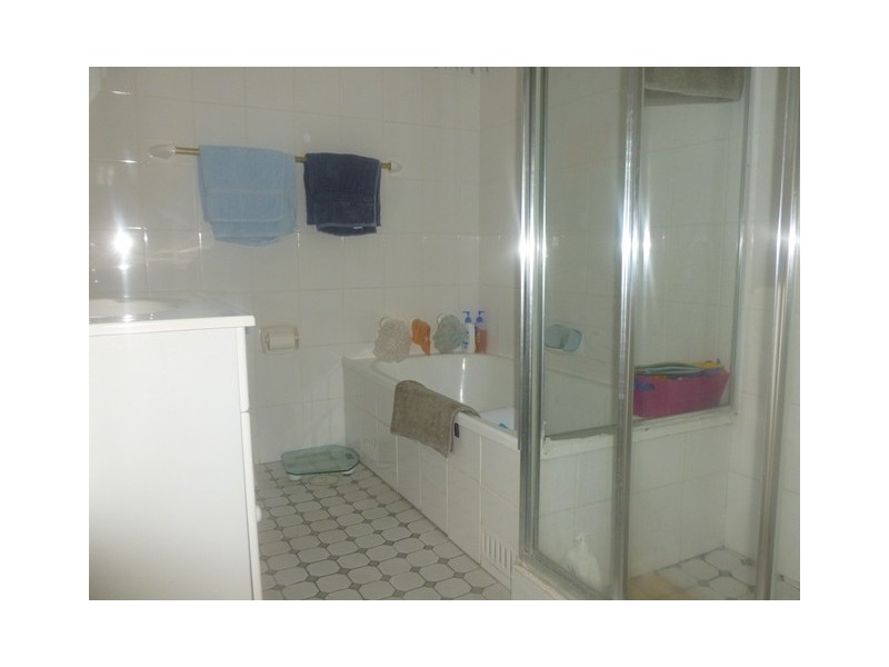 24 Sapphire St, Greystanes NSW 2145