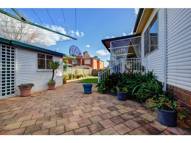 19 Lester Rd, Greystanes NSW 2145