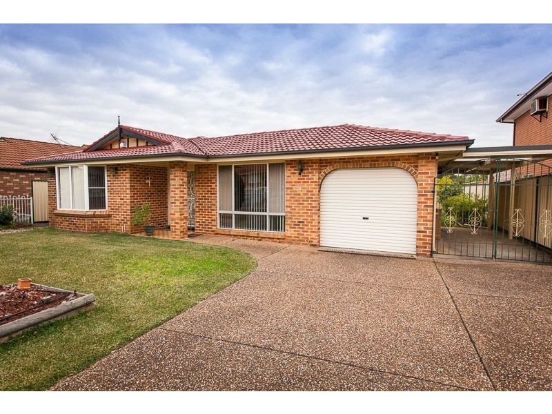 13 Gundagai Cr, Wakeley NSW 2176
