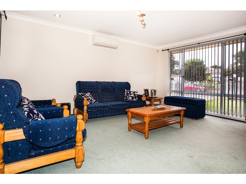 13 Gundagai Cr, Wakeley NSW 2176