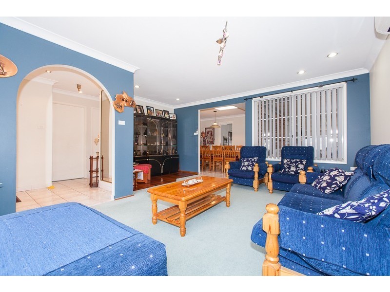 13 Gundagai Cr, Wakeley NSW 2176