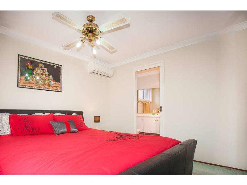 13 Gundagai Cr, Wakeley NSW 2176