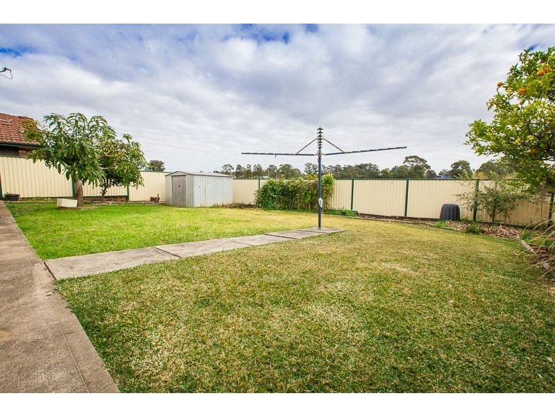 13 Gundagai Cr, Wakeley NSW 2176