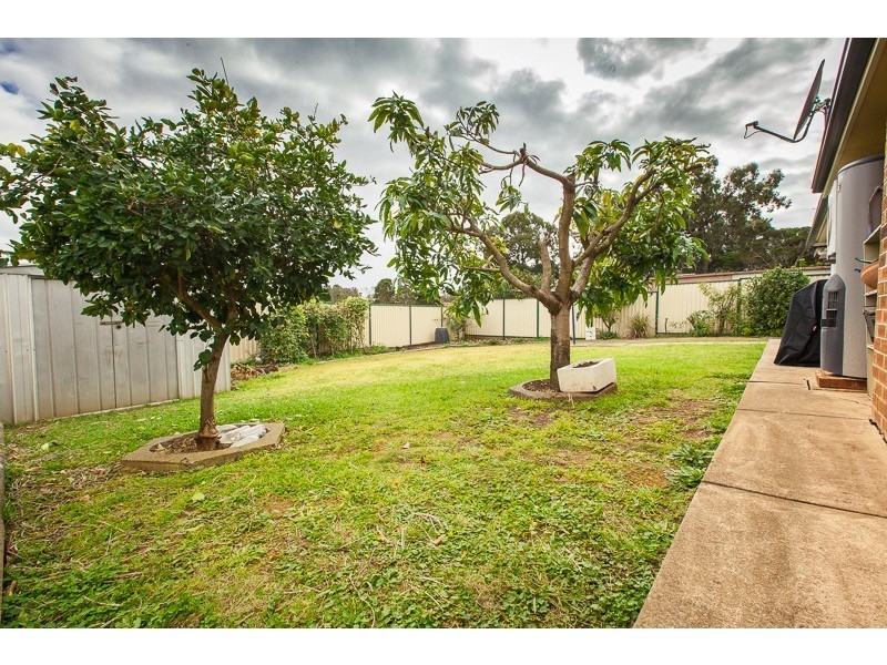 13 Gundagai Cr, Wakeley NSW 2176