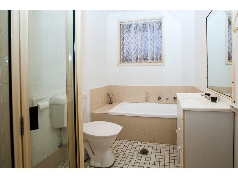 11/5A Binalong Rd, Pendle Hill NSW 2145