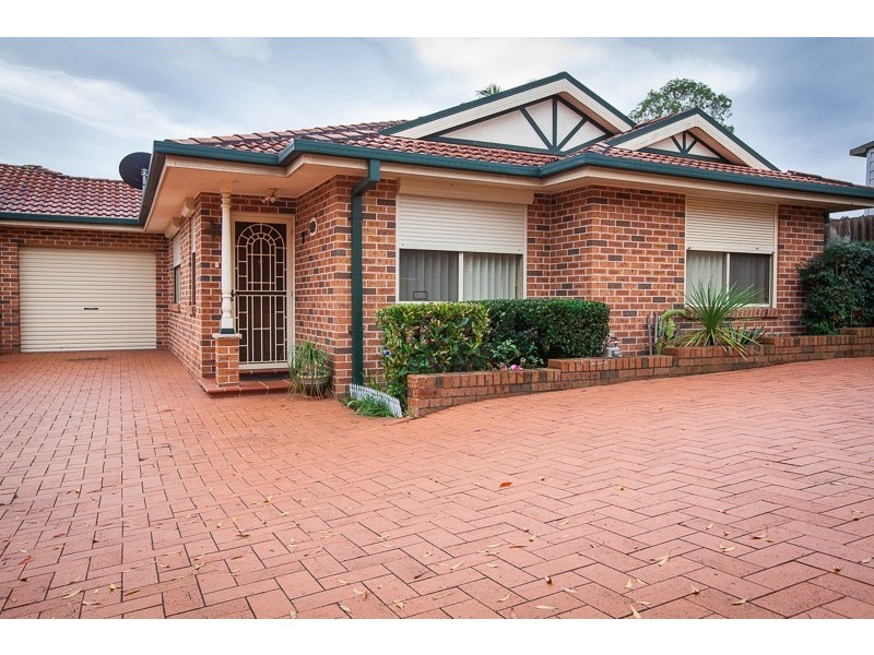 2/4 Norika Pl, Toongabbie NSW 2146