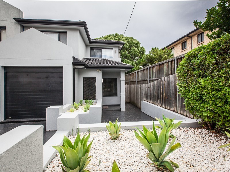 1 Lynette Crescent, South Wentworthville NSW 2145