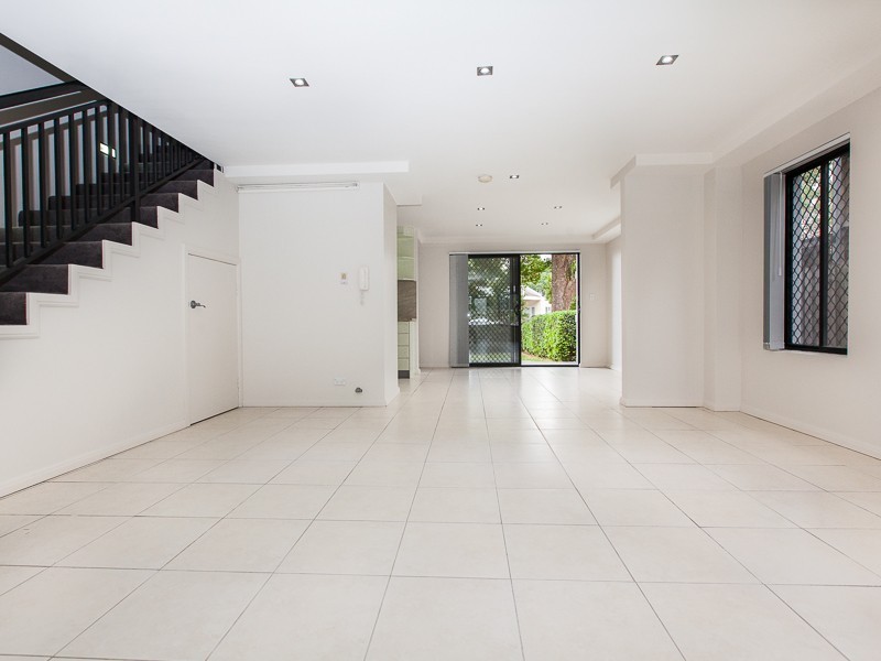1 Lynette Crescent, South Wentworthville NSW 2145