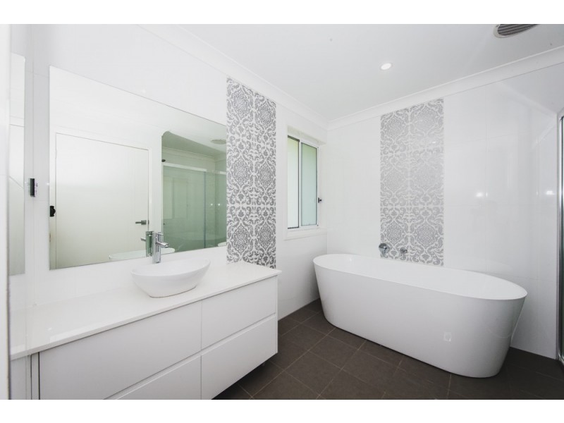 8C Tungarra Road, Girraween NSW 2145