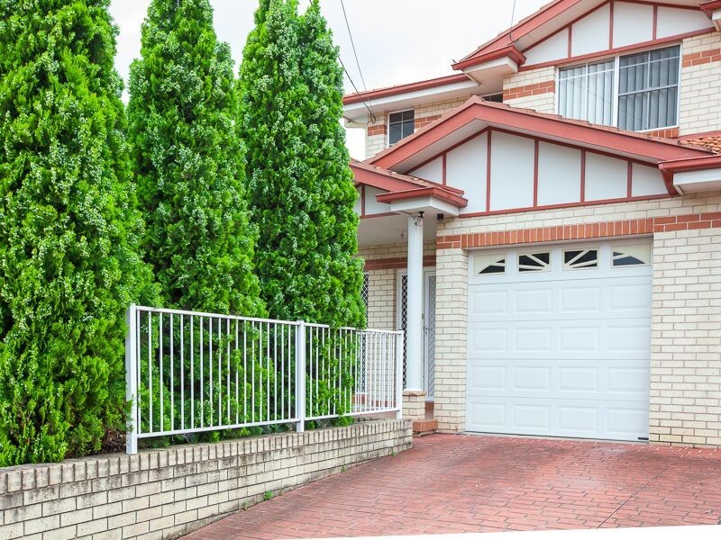 2 Fisher Crescent, Pendle Hill NSW 2145