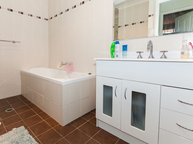 2 Fisher Crescent, Pendle Hill NSW 2145