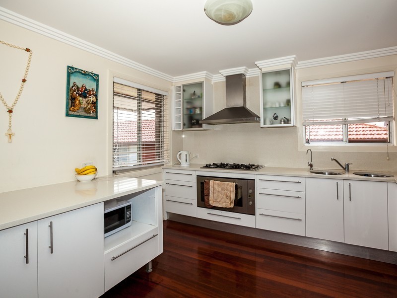 12 Lloyd St, Greystanes NSW 2145