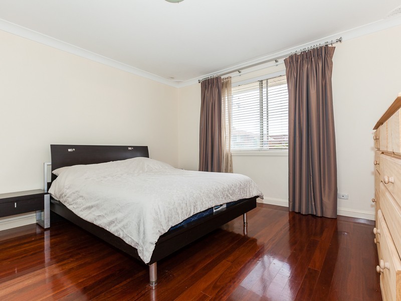 12 Lloyd St, Greystanes NSW 2145